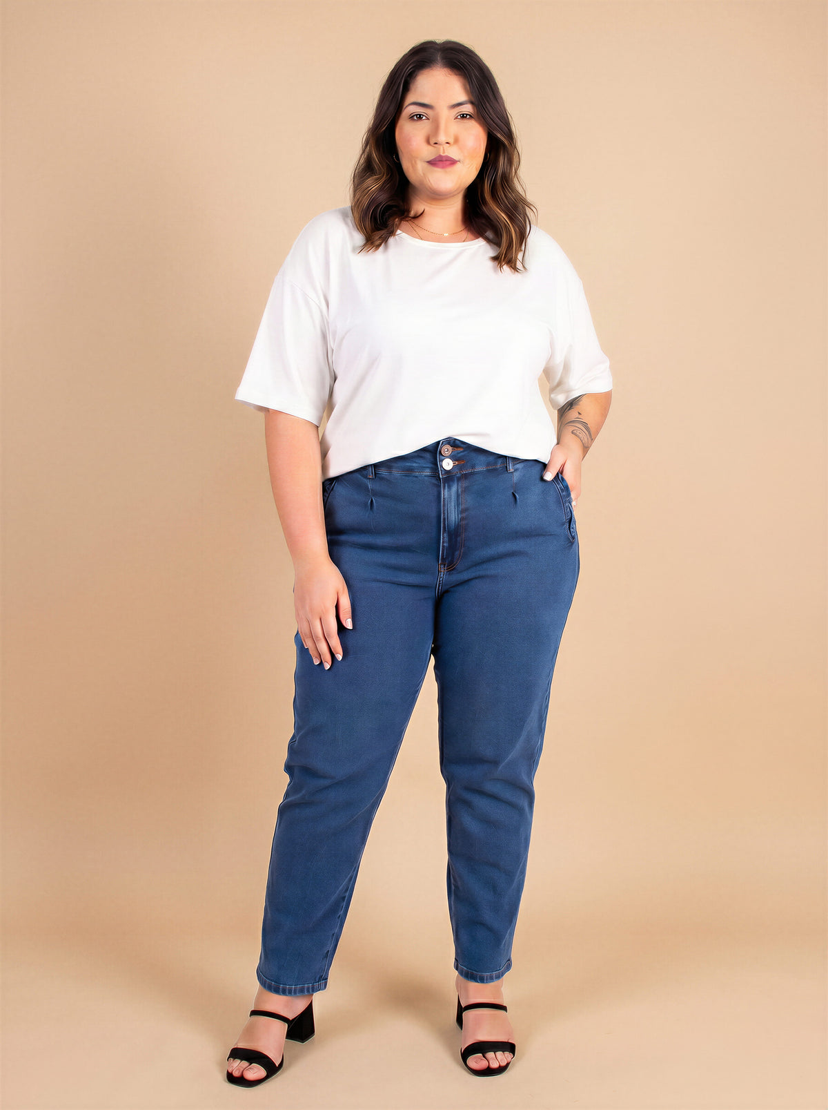 T-shirt Essencial Nuvem — Blusa Feminina Plus Size Off White