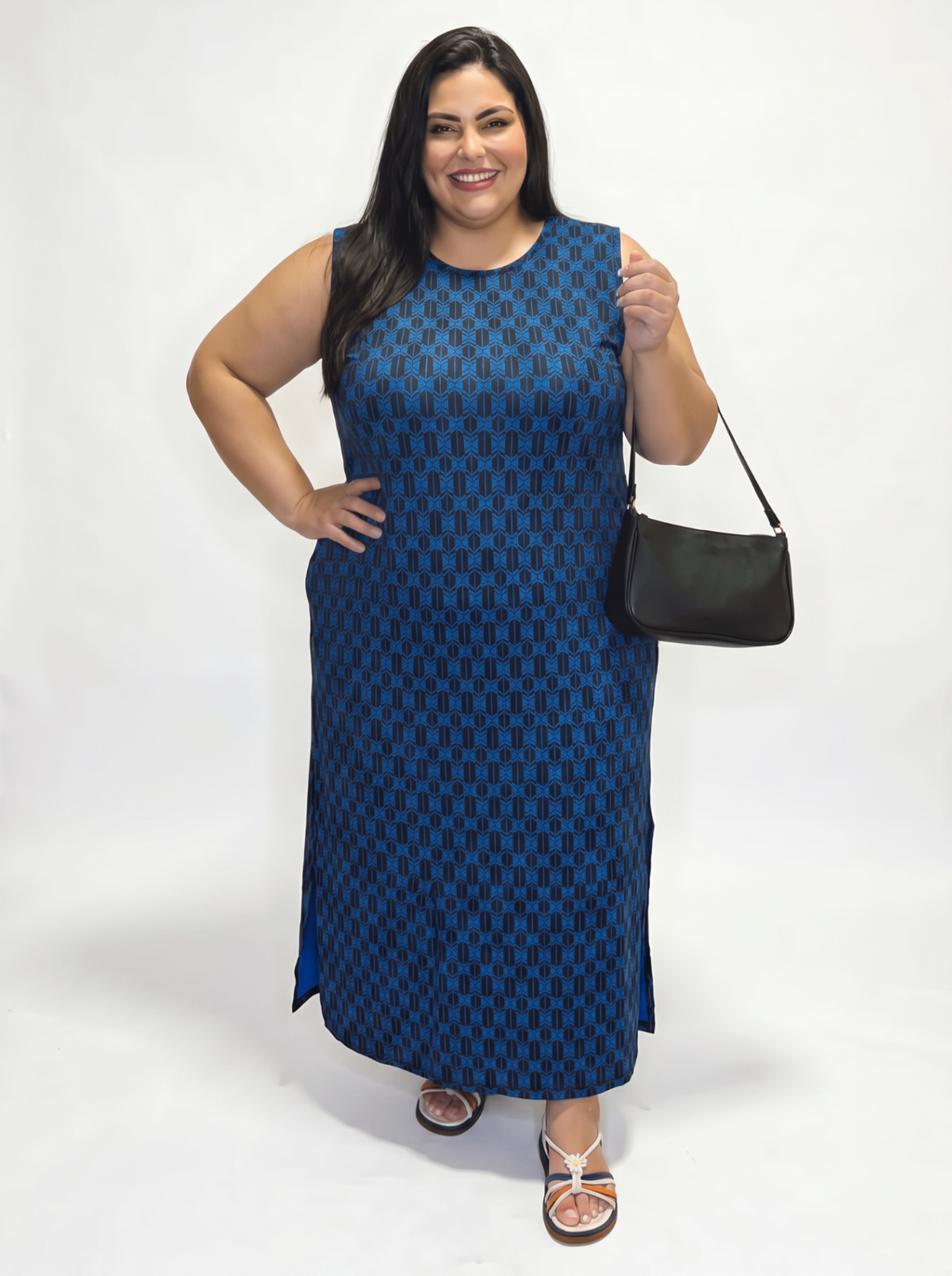 Vestido Azura midi estampado sem manga plus size azul - look completo