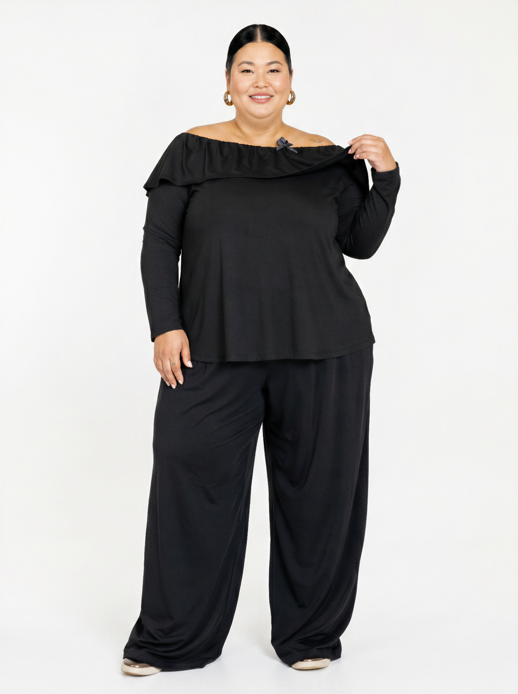 Calça Fluida pantalona preta - frente