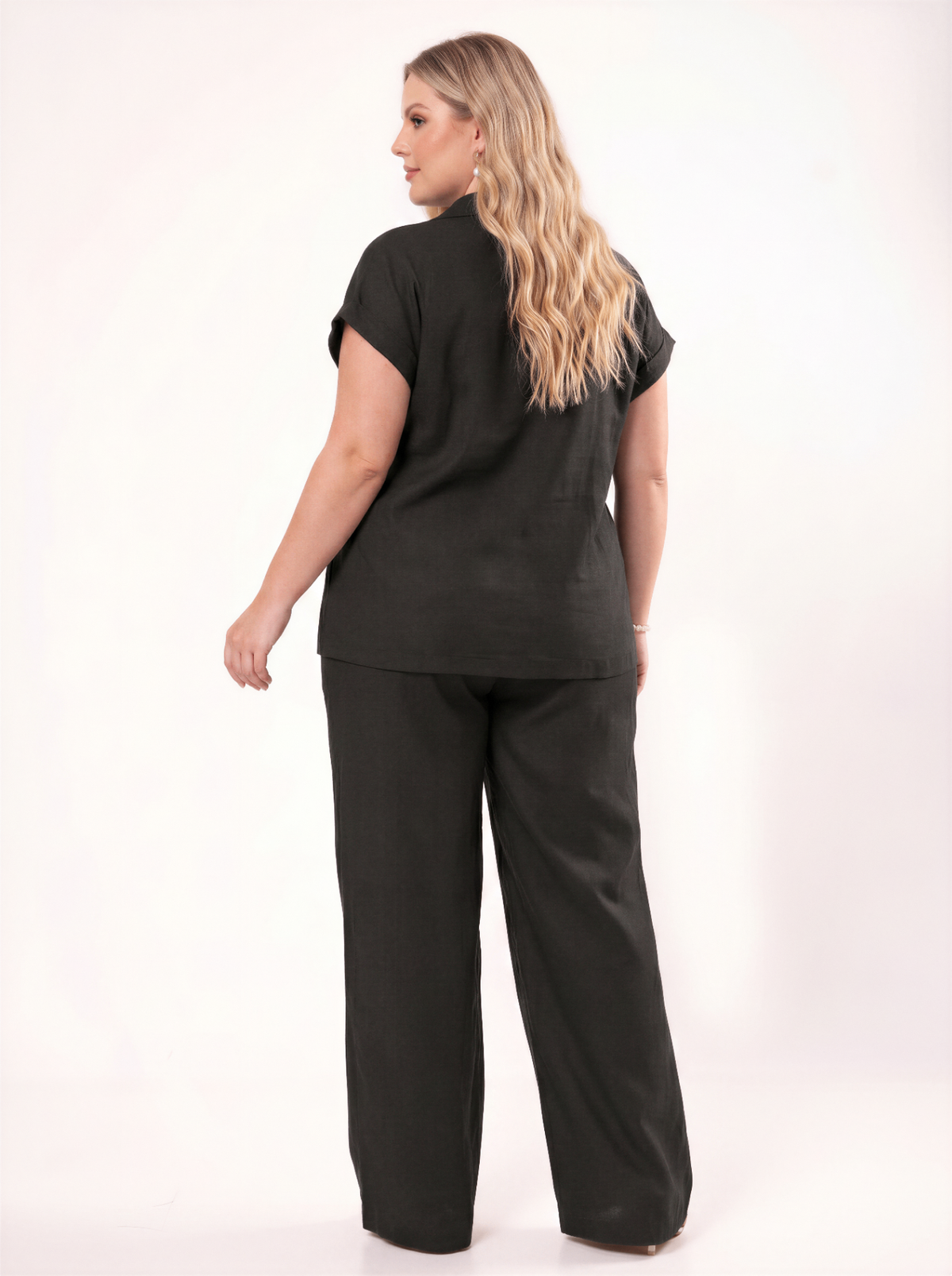 Calça Linha Pantalona Preta - costas