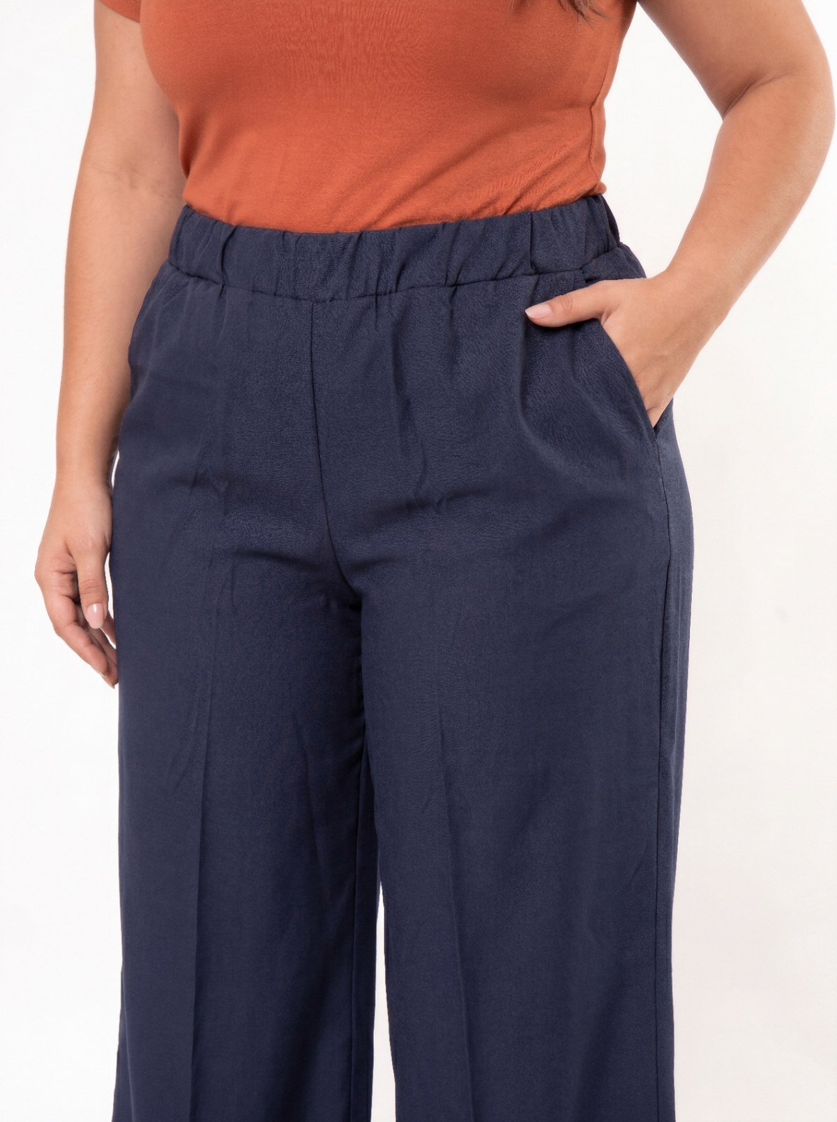 Calça Návia pantalona preta - lateral